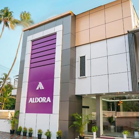 מלון נדומבסרי Aldora Airport Residency מראה חיצוני תמונה