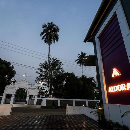 מלון נדומבסרי Aldora Airport Residency מראה חיצוני תמונה