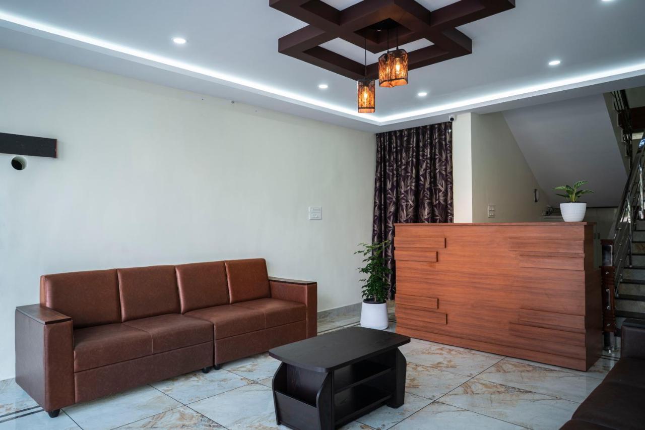 מלון נדומבסרי Aldora Airport Residency מראה חיצוני תמונה