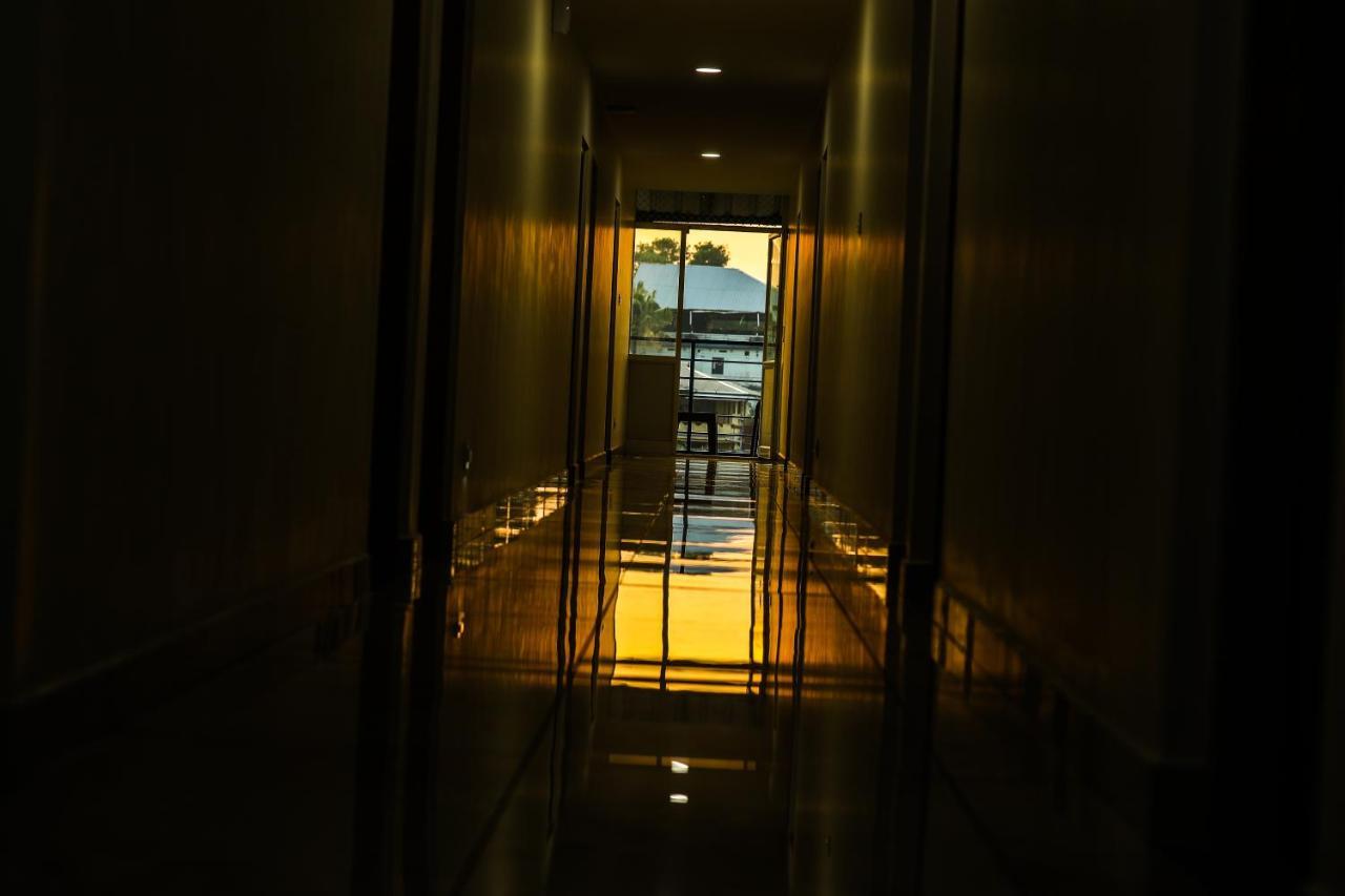 מלון נדומבסרי Aldora Airport Residency מראה חיצוני תמונה
