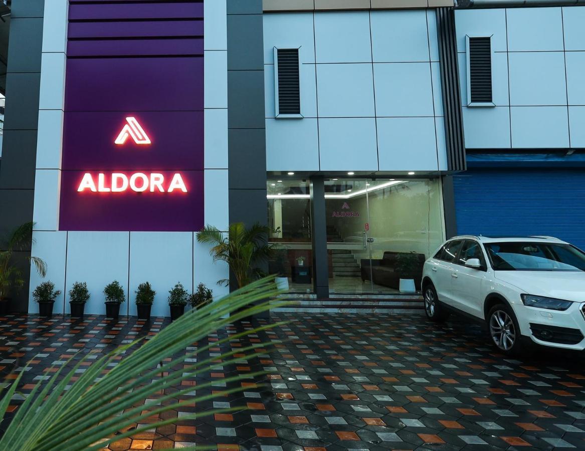 מלון נדומבסרי Aldora Airport Residency מראה חיצוני תמונה
