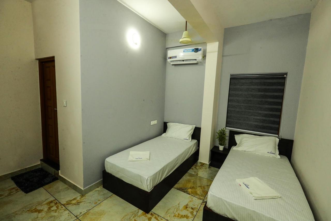 מלון נדומבסרי Aldora Airport Residency מראה חיצוני תמונה