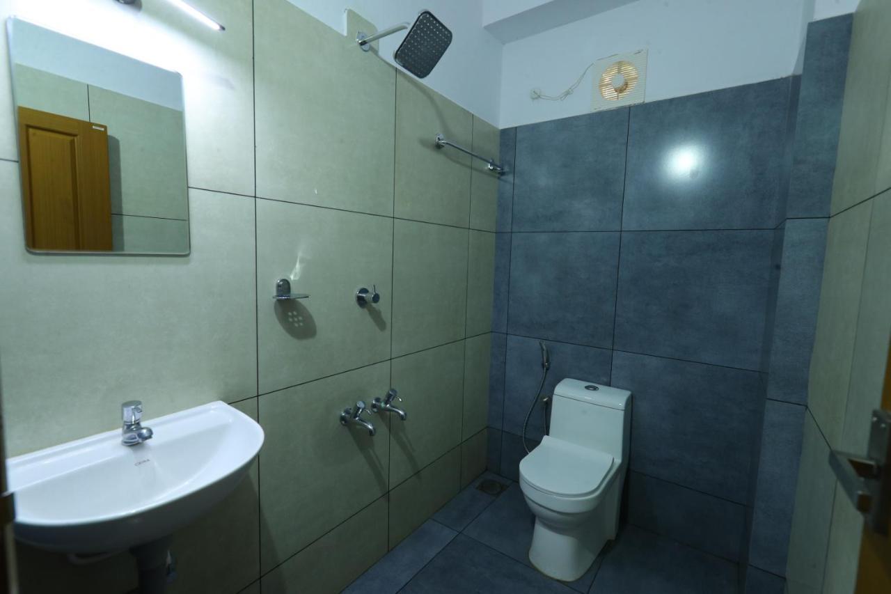 מלון נדומבסרי Aldora Airport Residency מראה חיצוני תמונה