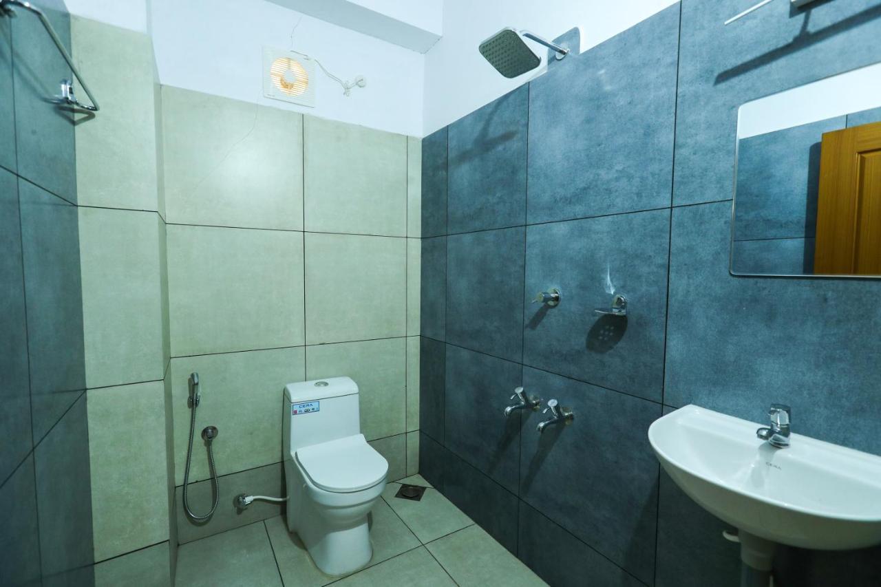 מלון נדומבסרי Aldora Airport Residency מראה חיצוני תמונה