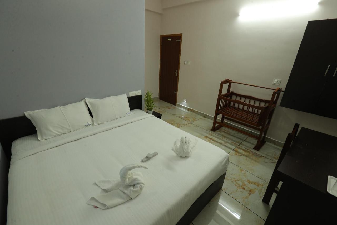 מלון נדומבסרי Aldora Airport Residency מראה חיצוני תמונה