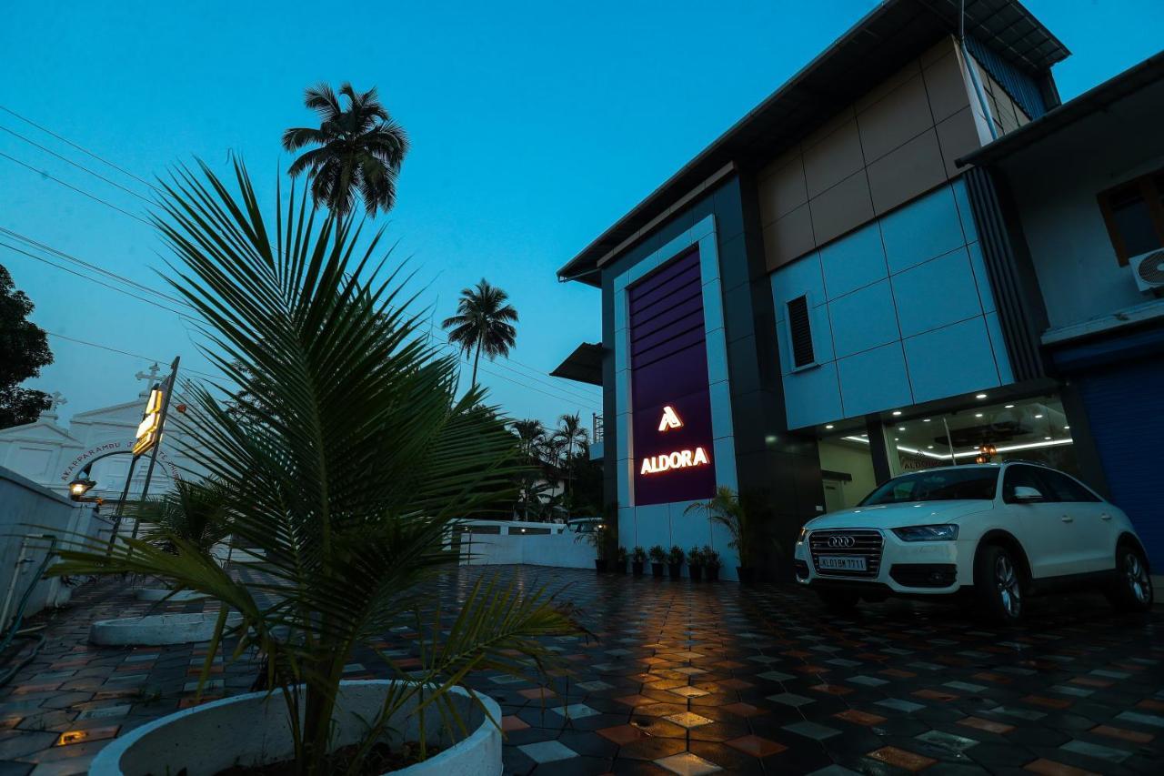 מלון נדומבסרי Aldora Airport Residency מראה חיצוני תמונה