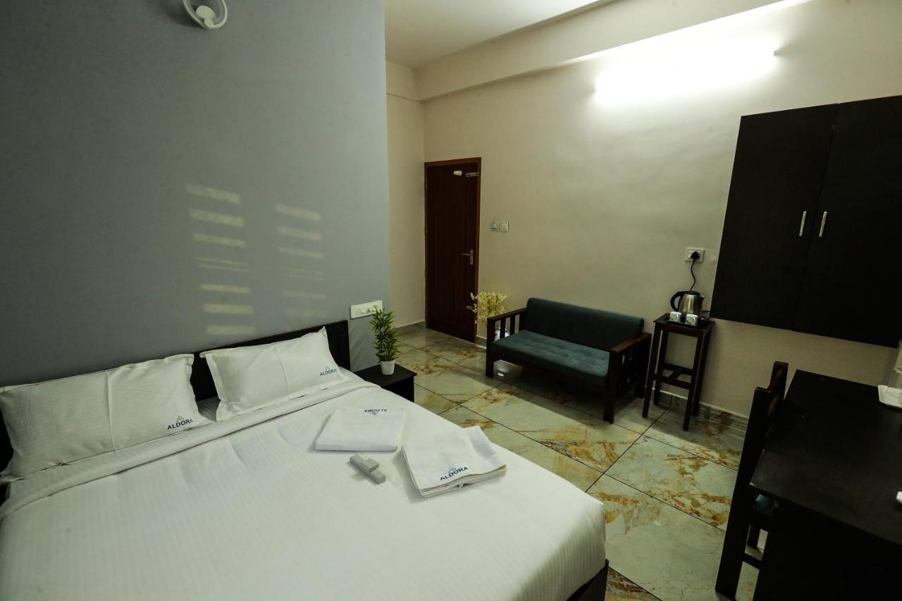 מלון נדומבסרי Aldora Airport Residency מראה חיצוני תמונה