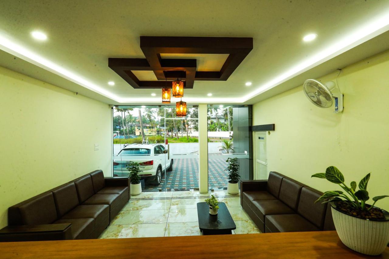 מלון נדומבסרי Aldora Airport Residency מראה חיצוני תמונה