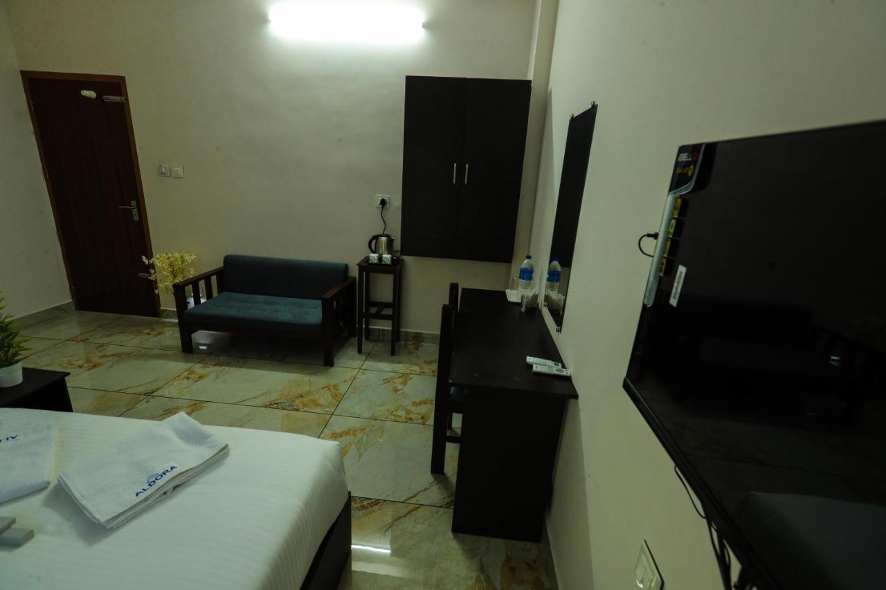 מלון נדומבסרי Aldora Airport Residency מראה חיצוני תמונה