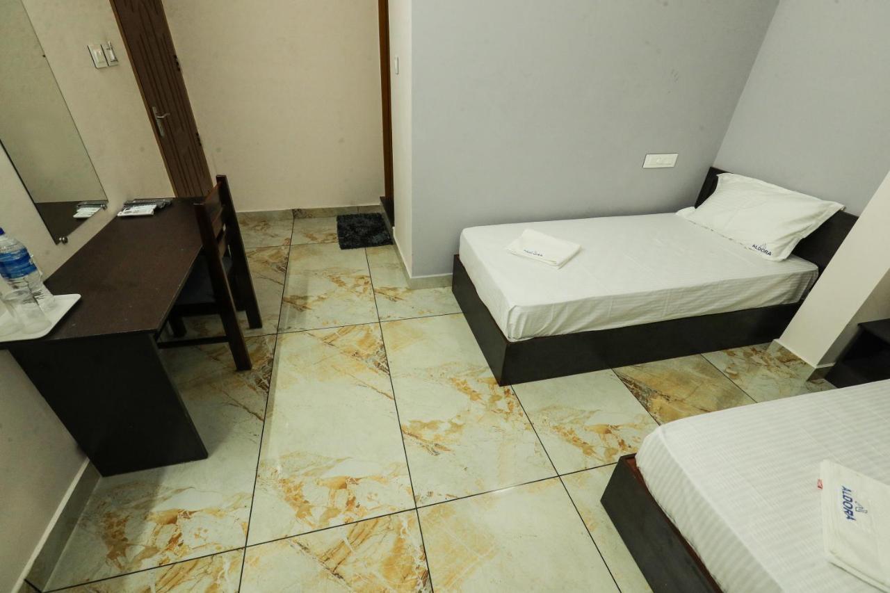 מלון נדומבסרי Aldora Airport Residency מראה חיצוני תמונה