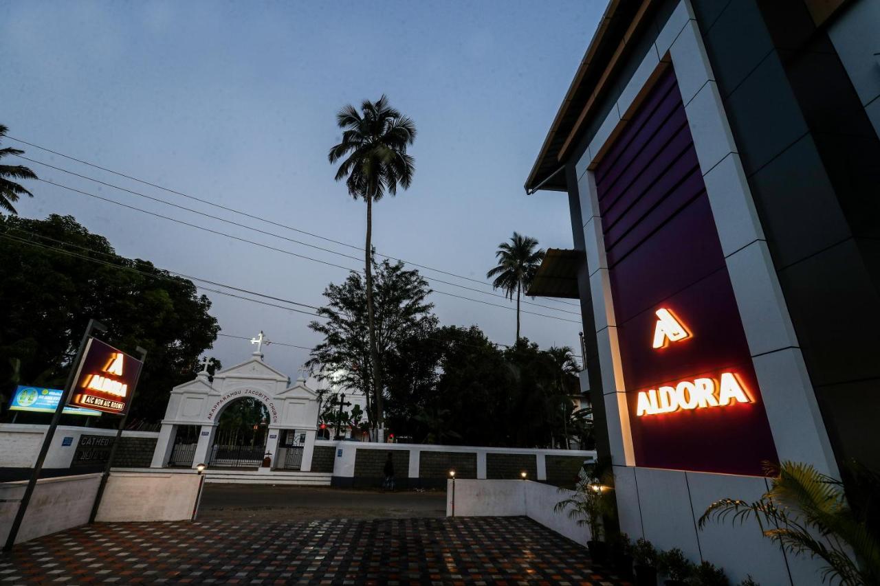מלון נדומבסרי Aldora Airport Residency מראה חיצוני תמונה