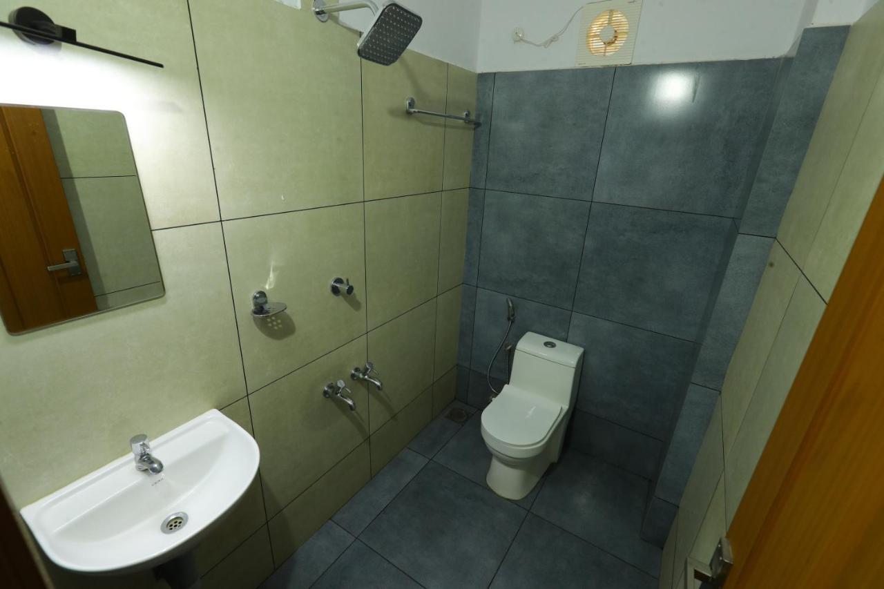 מלון נדומבסרי Aldora Airport Residency מראה חיצוני תמונה