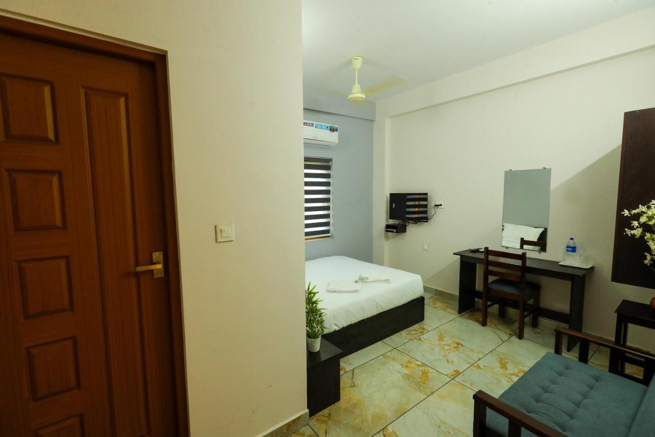 מלון נדומבסרי Aldora Airport Residency מראה חיצוני תמונה