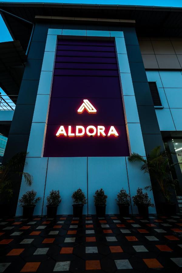 מלון נדומבסרי Aldora Airport Residency מראה חיצוני תמונה